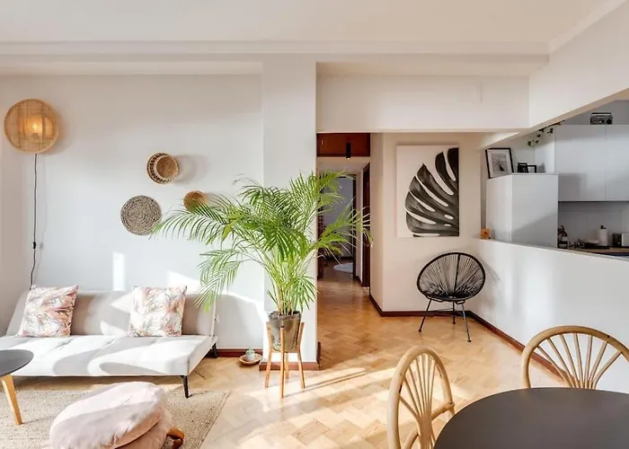 Sunset Design Apartment By Cozy Stay